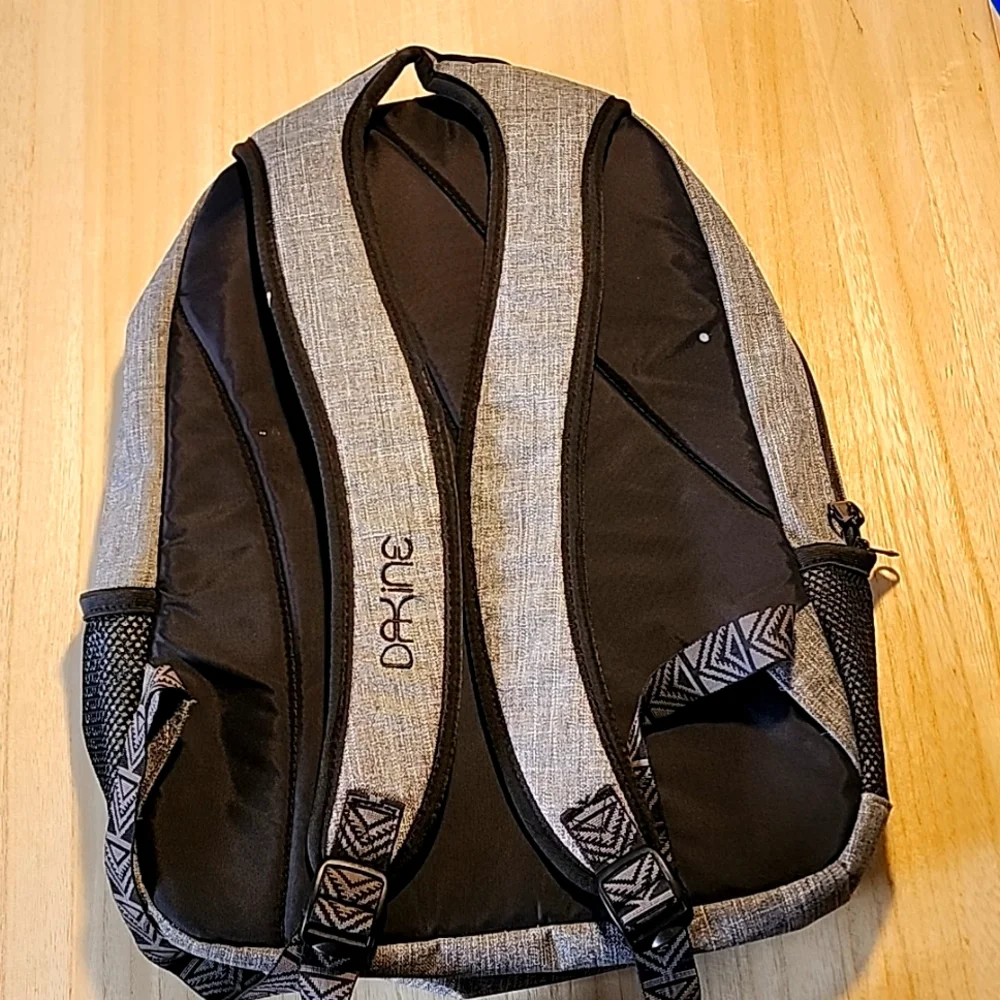 Dakine Backpack - Picture 2 of 4